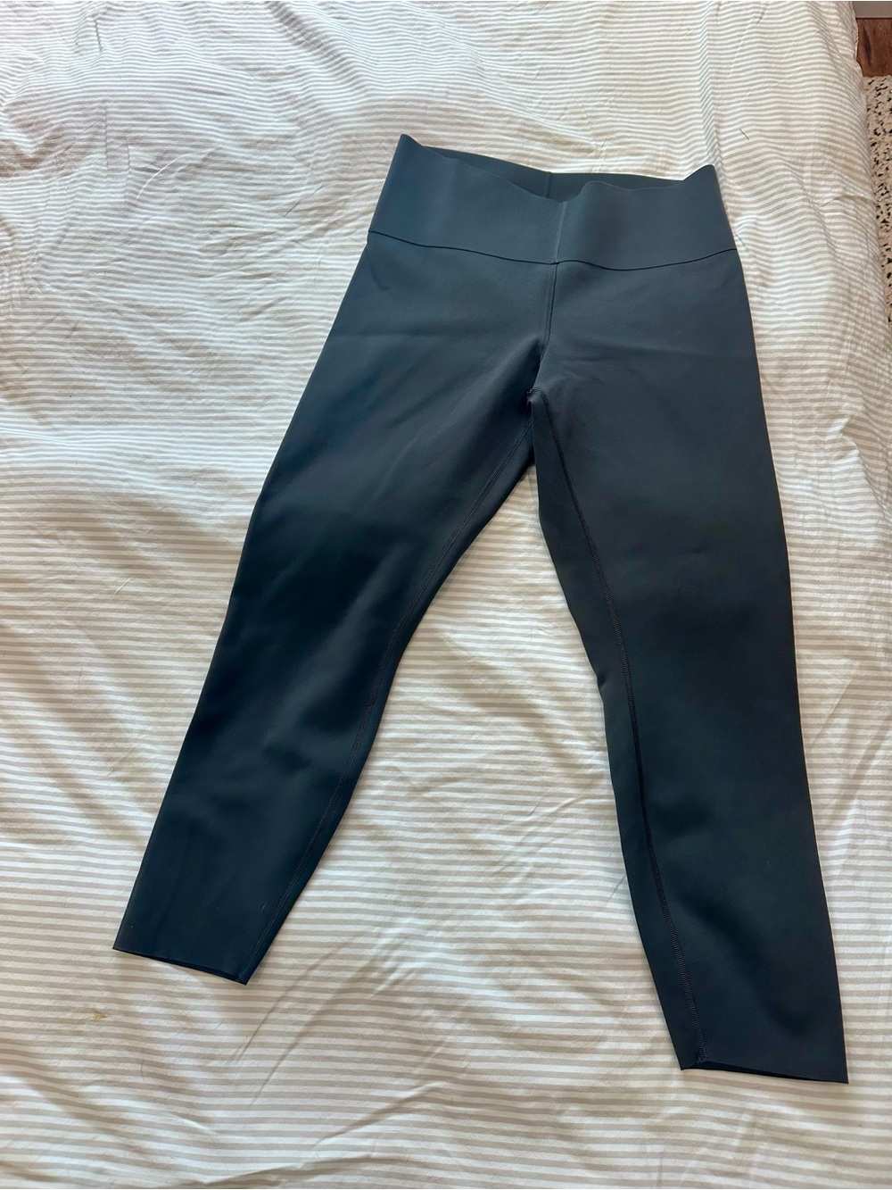 NWOT lululemon Glow Up™ Super-High-Rise Tight 28”. Size 12